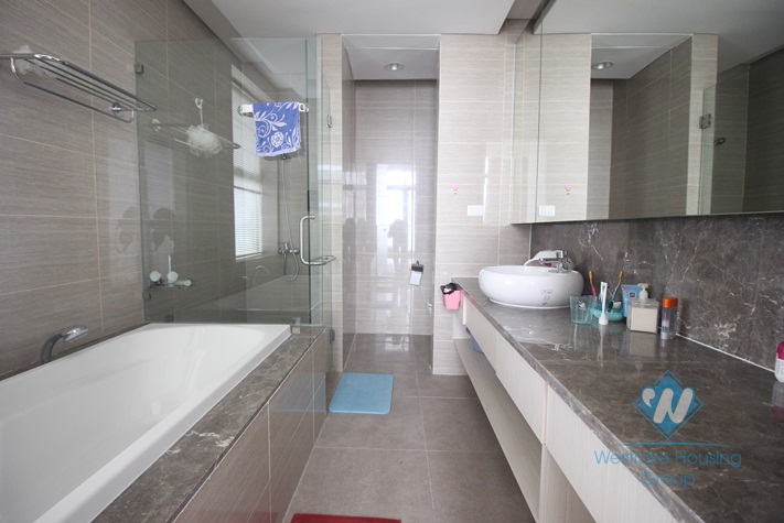 Beautiful apartment with 02 bedrooms for rent in Dolphin Plaza - My Dinh area